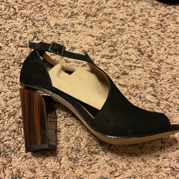 Black Suede like top, would like heel Antonio Melani. Size 7.5 M. - Picture 3 of 4